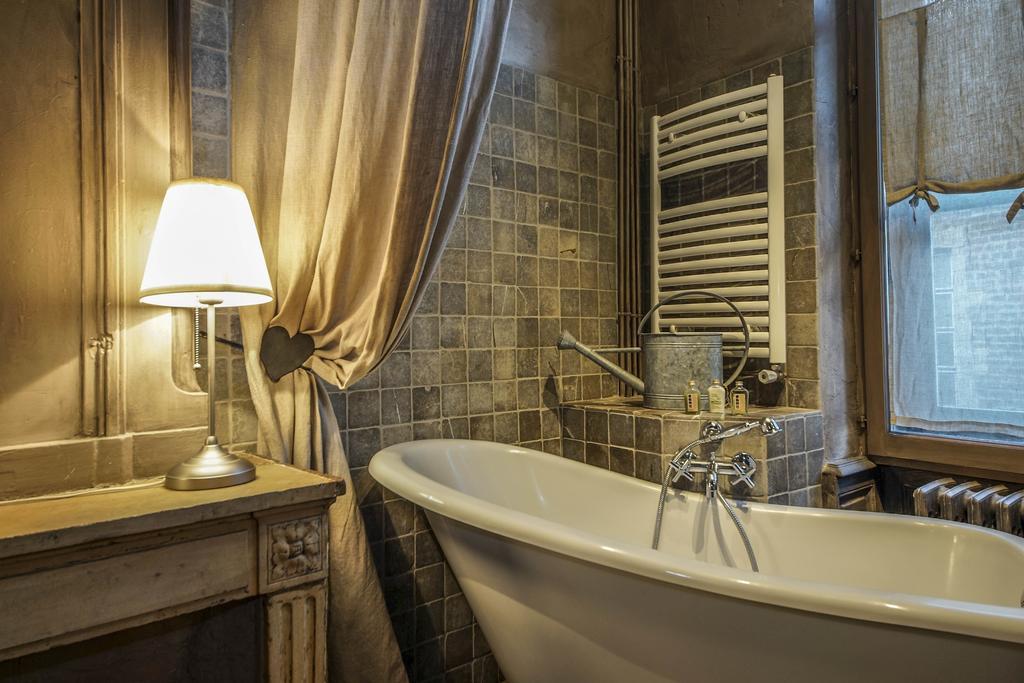 Hotel De La Tour Chatillon-sur-Chalaronne Ngoại thất bức ảnh
